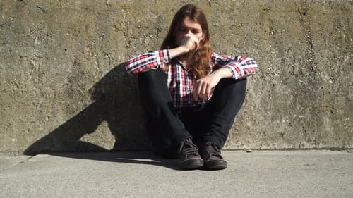 Mann Langhaarig Allein Traurig