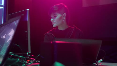 Хакеры взломали сервер с помощью нескольких компьютеров и зараженных вирусов-вымогателей, киберпреступность