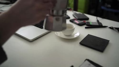 Cómo servir café con una cafetera Moka Pot: preparación de espresso recién hecho