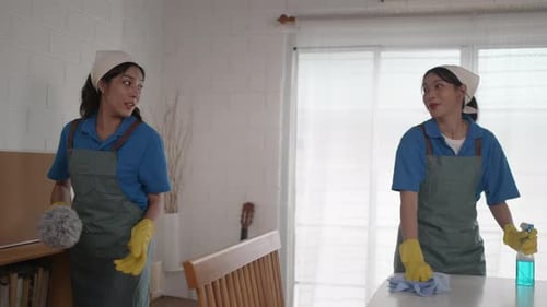 Das saubere Wohnzimmer der Haushälterin.