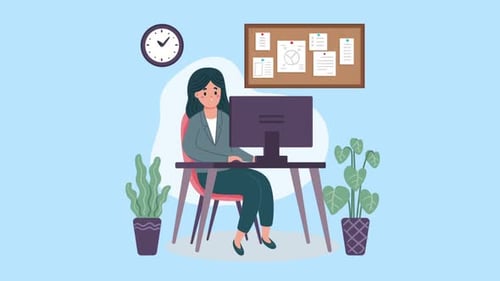 Une femme travaillant au bureau travaille sur un projet sur ordinateur. Horloge en arrière-plan