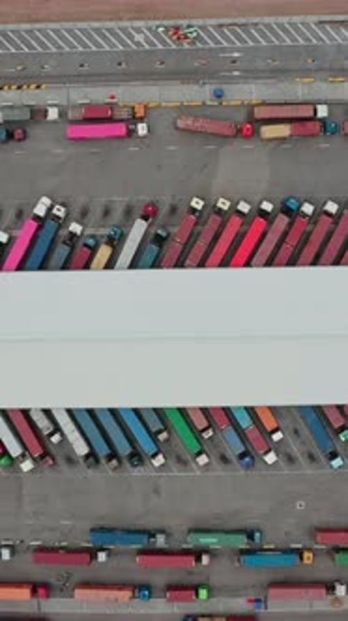 Frachtschiff zum Verladen von Containern