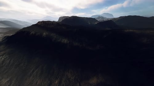 Montagnes de l'Afghanistan dans un brouillard profond