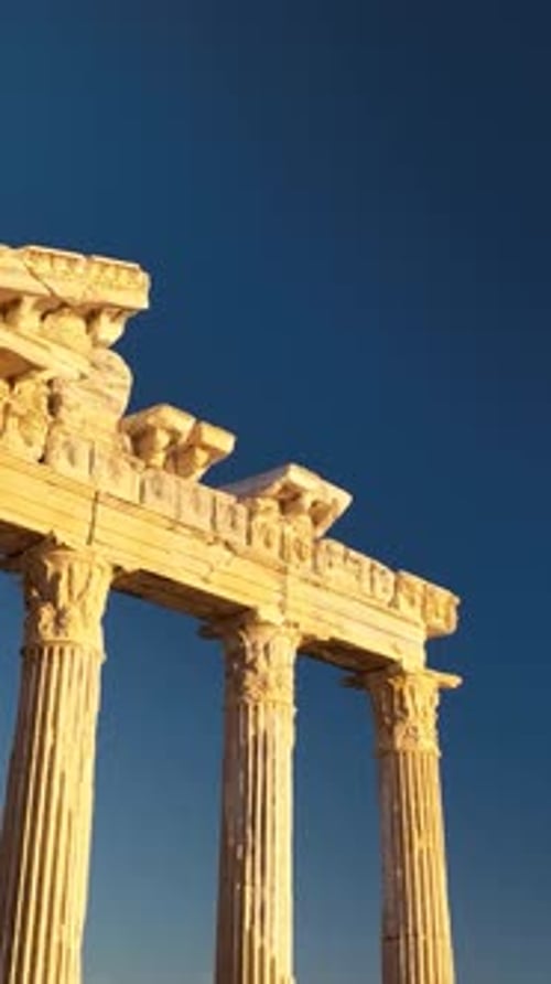 Vidéo verticale : vue aérienne du temple d'Apollon, côté Turquie