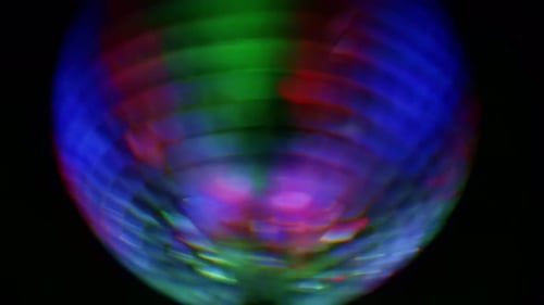 Coeurs brillants sur une boule à facettes