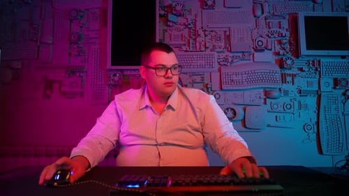 Fat Gamer mit Hemd