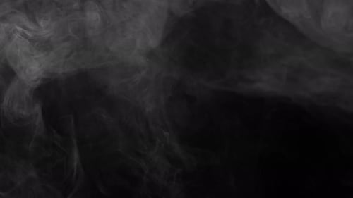 Collection de vapeurs : effet du brouillard qui se répand très lentement sur l'arrière-plan depuis le côté gauche