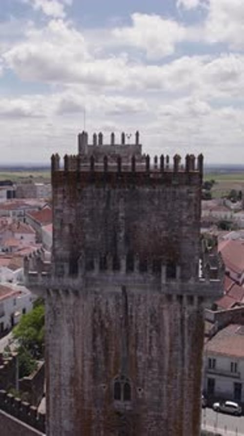 Vista aérea vertical da Torre do Castelo de Beja