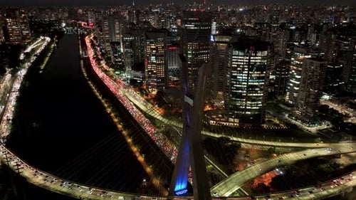Horizonte de São Paulo na noite da cidade em São Paulo, Brasil.