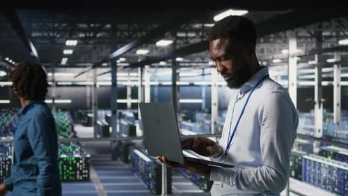 Server Hub IT Professional Managing Storage Arrays Supporting Deep Learning