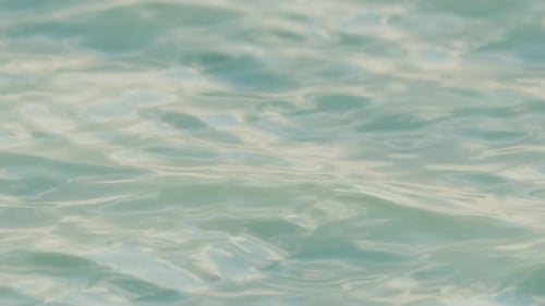 Ondas na superfície da água com foco seletivo