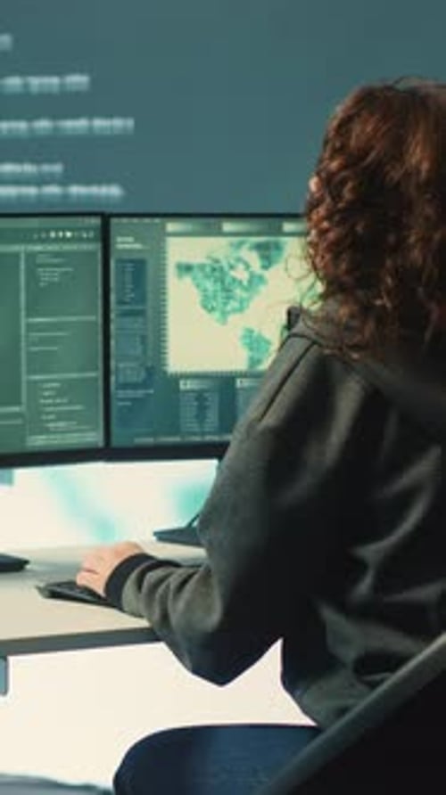 Vídeo vertical: grupo de hackers gubernamentales que utilizan herramientas de hackeo para proteger una red