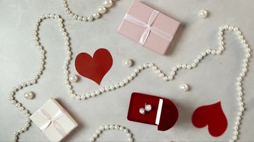 Concept de demande en mariage, cadeau de mariage ou de vacances. Rotation des cartes de vœux