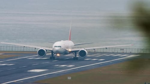 Widebody Airliner Accelerate Before Take Off