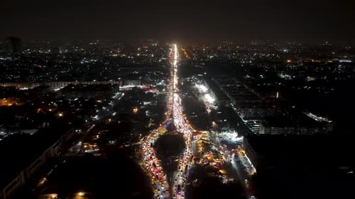 City Lights in Motion A Mesmerizing View of Night Traffic