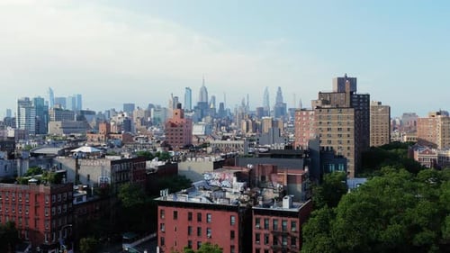 Static View of New York City's Manhattan Skyline Featuring Iconic Skyscrapers and the Tranquil
