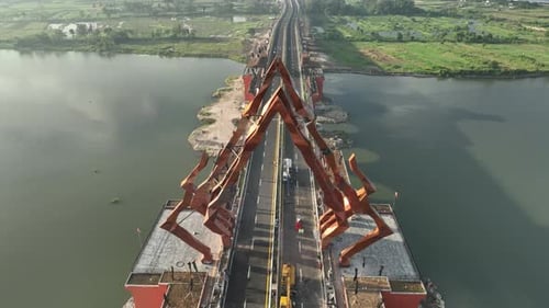 Drohnenansicht der Pandansimo Cultural Icon Bridge