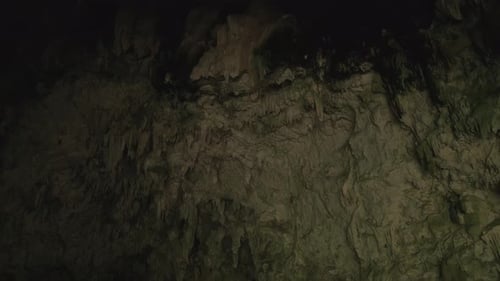 Découverte du monde souterrain de la Terre