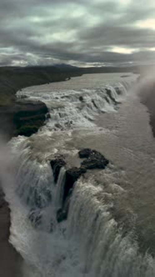 Experience the Majesty of Gullfoss Waterfall in Icelands Stunning Landscape