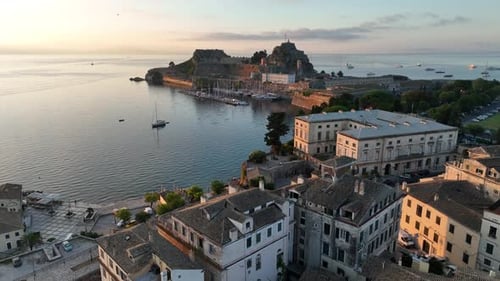 Vue aérienne de la ville de Corfou en matinée d'été