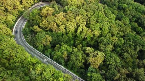 ein Highway in den Bergen