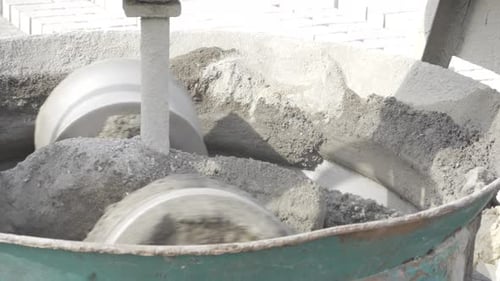 Industrial Mixing of Concrete Materials in Open Container
