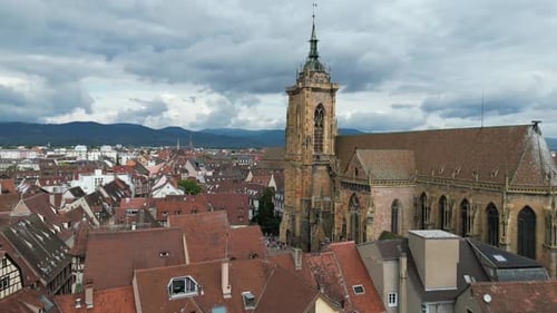 Vista aérea de la arquitectura histórica de Colmar