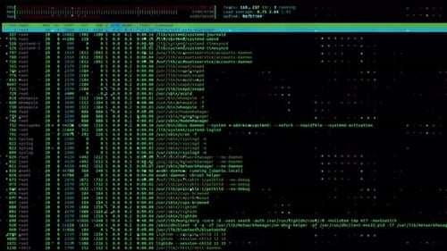 Sobres de mensajes digitales y códigos de programas que se mueven de la nada