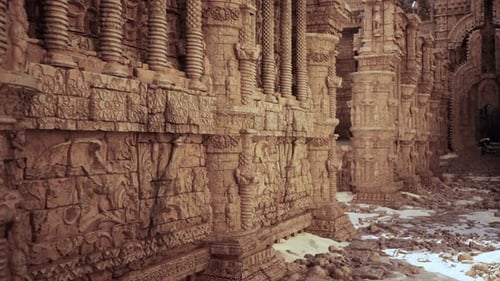 Un mur de temple magnifiquement sculpté orné d'ornements complexes
