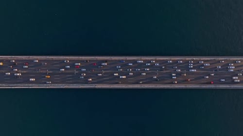 Luftaufnahme der Fatih-Sultan-Mehmet-Brücke mit Verkehr, Türkei.
