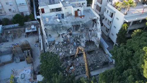 La démolition aérienne de bâtiments soutient les efforts de rénovation urbaine