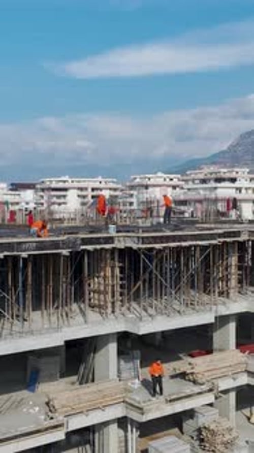 Vídeo vertical: exterior de edificio moderno con simetría