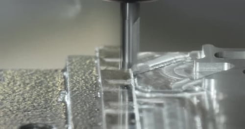 Fraiseuse CNC pour le travail des métaux. Technologie de traitement moderne du métal.