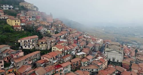 Des images aériennes impressionnantes de Rocca Di Papa, en Italie
