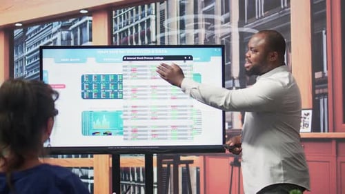 Presenter Discusses Statistics in Modern Workplace