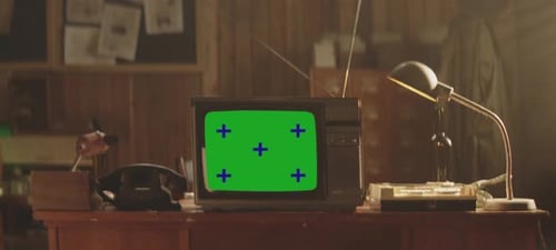 Un televisor vintage en un ambiente retro