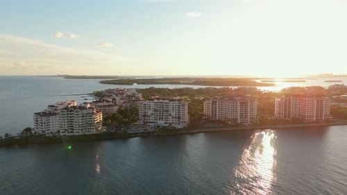 Erleben Sie die atemberaubende Luftaufnahme von Miami Beach und South Beach Luxury Travel in den USA