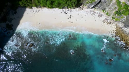 Kelingking beach.