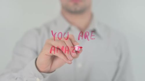 Vous êtes incroyable, vous écrivez sur un écran transparent