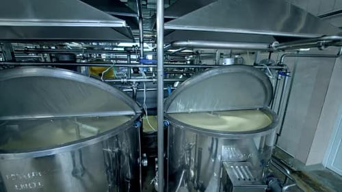 Fabrik zur Herstellung von Butter. Herstellung von Butter in der Milchproduktionsfabrik