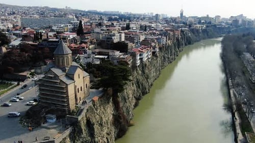 Amazing aerial footage of Tbilisi and its gorgeous river in 4k