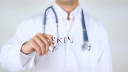 Skin Doctor écrivant sur verre
