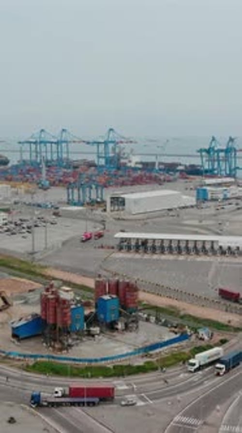 Import- und Export-Frachthafen, wo ist ein Teil des Schiffsanlegeplatzes