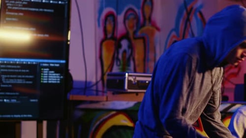 Hacker Teaching Script Kiddie to Hack PC