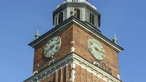 Zeitraffer, Konzept der Vergänglichkeit der Zeit. Glockenturm.