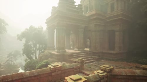 À la découverte de l'ancien temple caché dans la jungle dense du Myanmar
