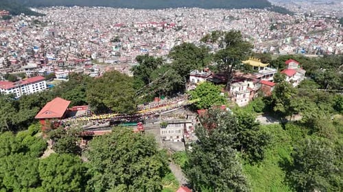 Vue par drone du complexe Swayambhunath Stupa (temple des singes) à Katmandou, au Népal