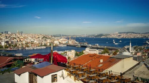Zeitraffervideo des Bosporus, der Galata-Brücke und des Viertels Eminonu aus europäischer Sicht