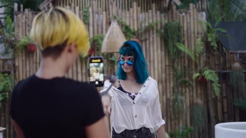 Influenciadores que filman transiciones