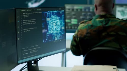 Cybersicherheitsexperte beaufsichtigt die Erfassung von Informationen durch KI Brain